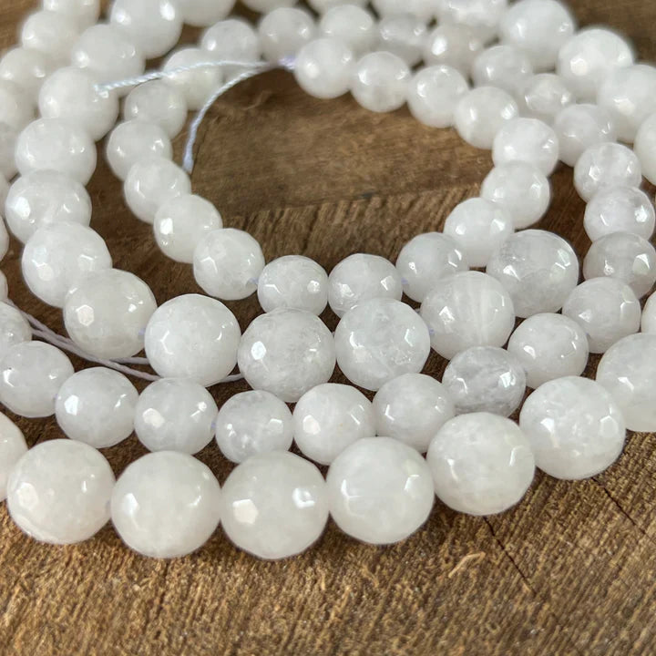 Jad alb natural – șirag de mărgele șlefuite, piatră semiprețioasă a purității și armoniei interioare