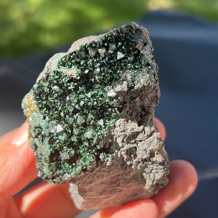 Libethenit natural verde – cristal rar de cupru, piatră semiprețioasă pentru curaj, echilibru și transformare interioară