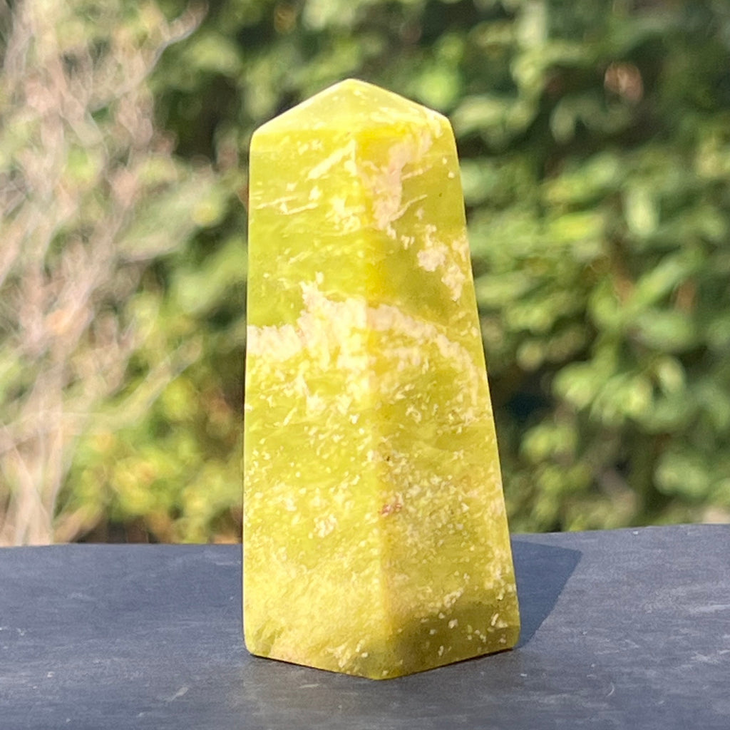 Turn/obelisc serpentin galben model 7, druzy.ro, cristale 1