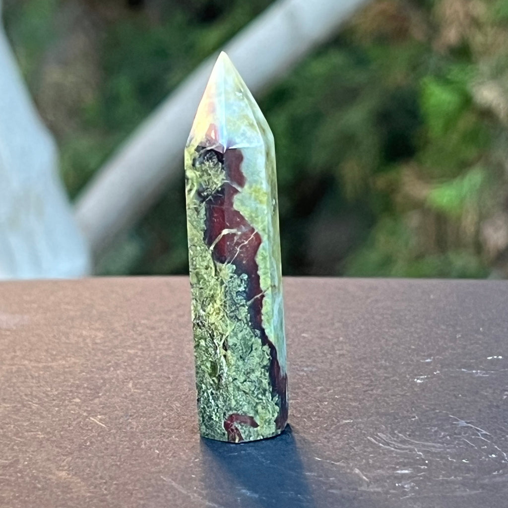Obelisc mini piatra sangele dragonului (epidot&piedmontit) m10, druzy.ro, cristale 1
