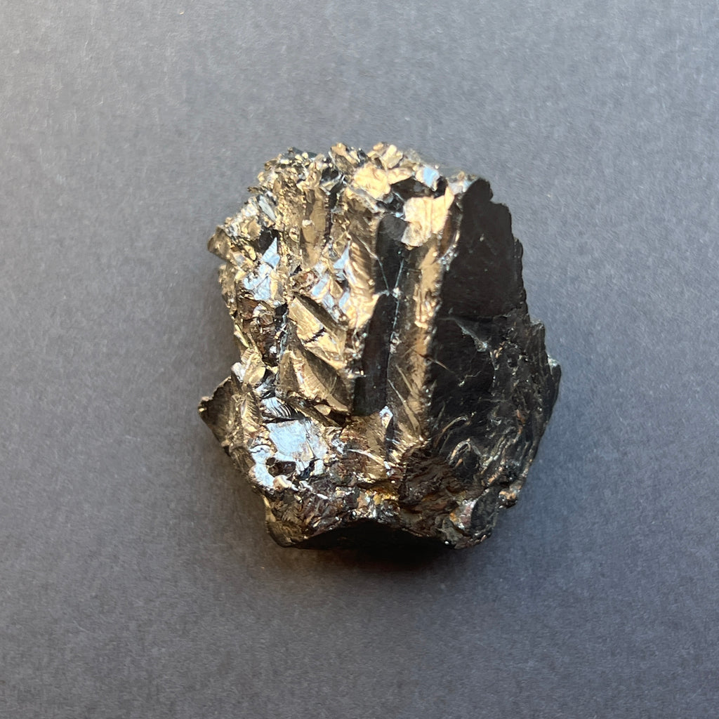 Shungit cristalizat Elite (Nobil) model 16, pietre semipretioase - druzy.ro 1 