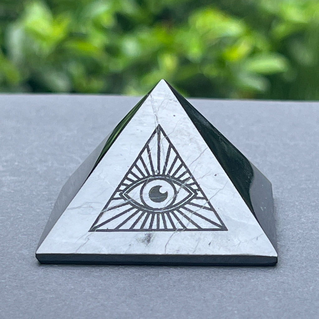 Pirmanida shungit polisat ALL SEEING EYE 5 CM, pietre semipretioase - druzy.ro 1 