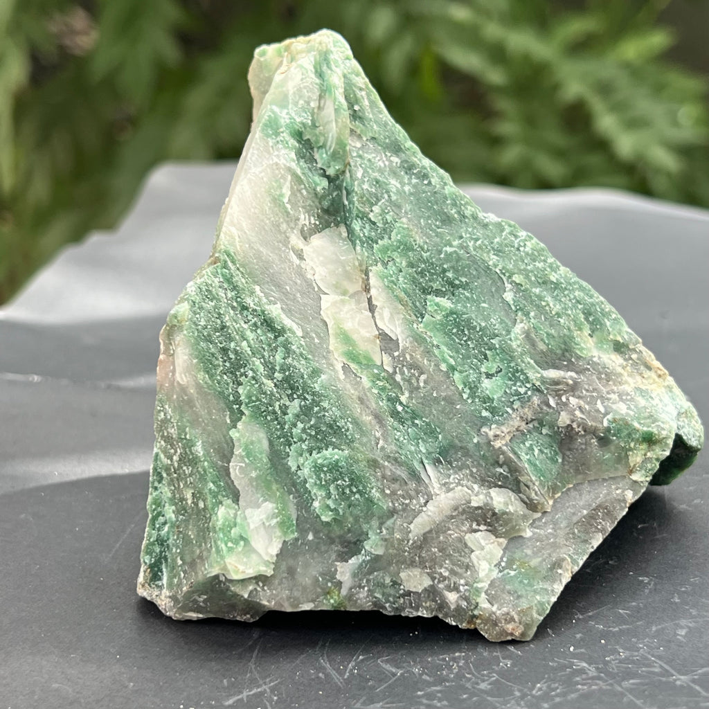 Jad verde piatra bruta model 7A, druzy.ro, pietre semipretioase 4