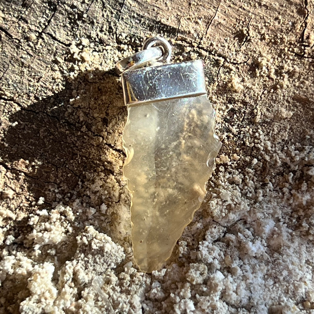 Pandantiv tectita aurie, sticla desertului Libia, meteorit, calitate AAA, model 3, druzy.ro, cristale 2
