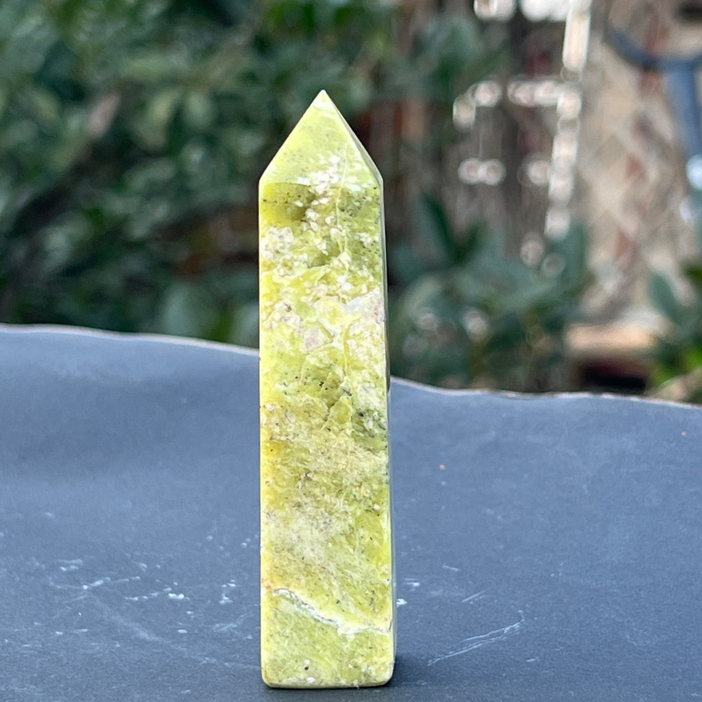 Turn/obelisc serpentin galben model 5, pietre semipretioase - druzy.ro 1 