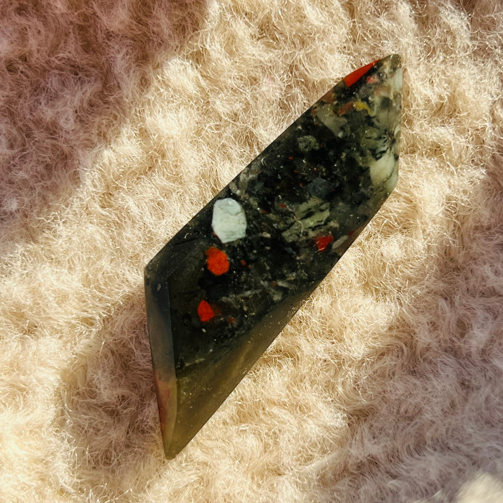 Cabochon jasp piatra sangelui/seftonit m6, druzy.ro, cristale 2