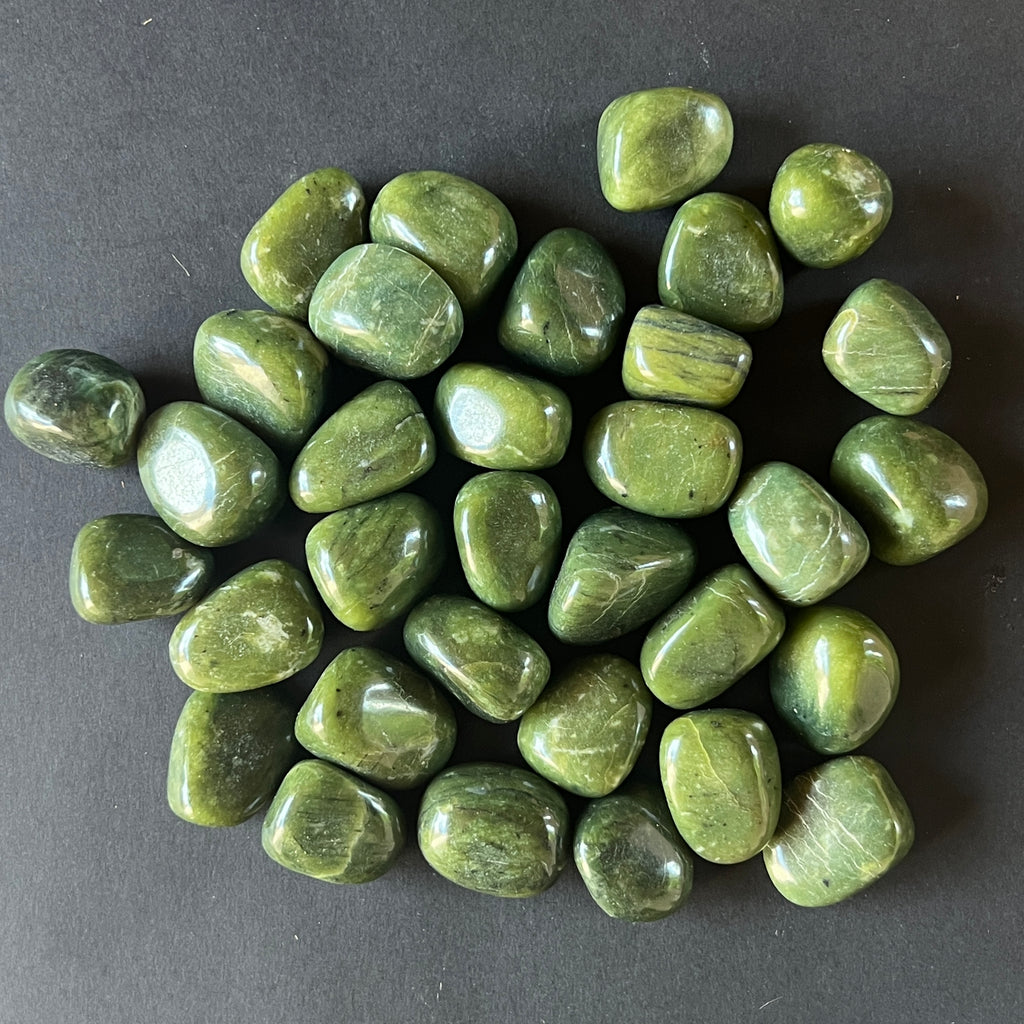 Jad verde nefrit piatra rulata, pietre semipretioase - druzy.ro 2 