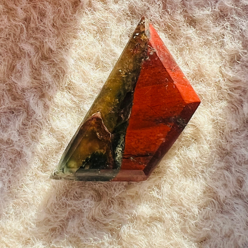 Cabochon jasp piatra sangelui/seftonit m3, druzy.ro, cristale 2