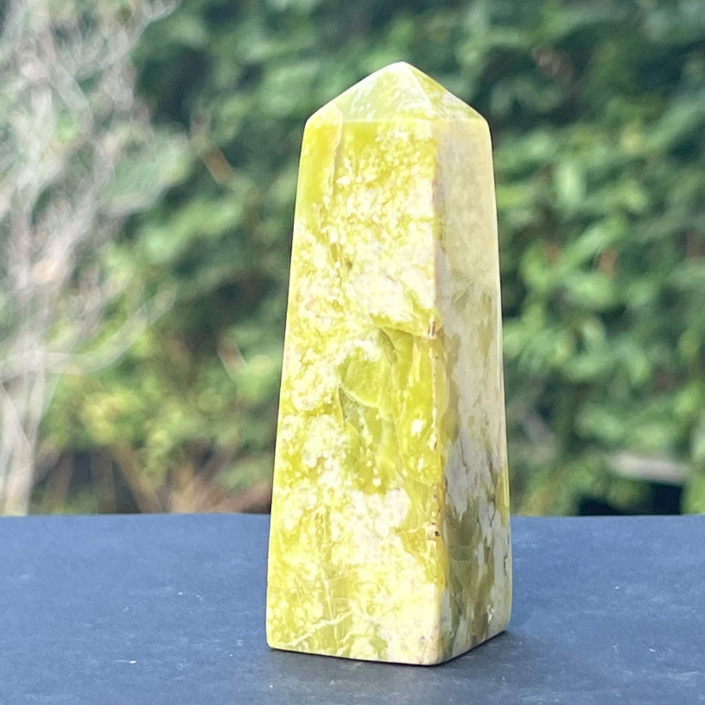 Turn/obelisc serpentin galben 8.5 cm model 4, druzy.ro, cristale 1
