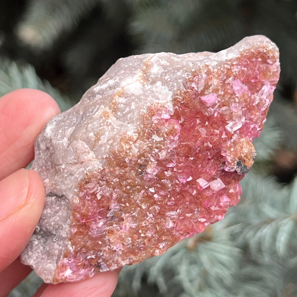 Dolomit roz Salrose insertii malachit piatra bruta m31, druzy.ro, cristale 3