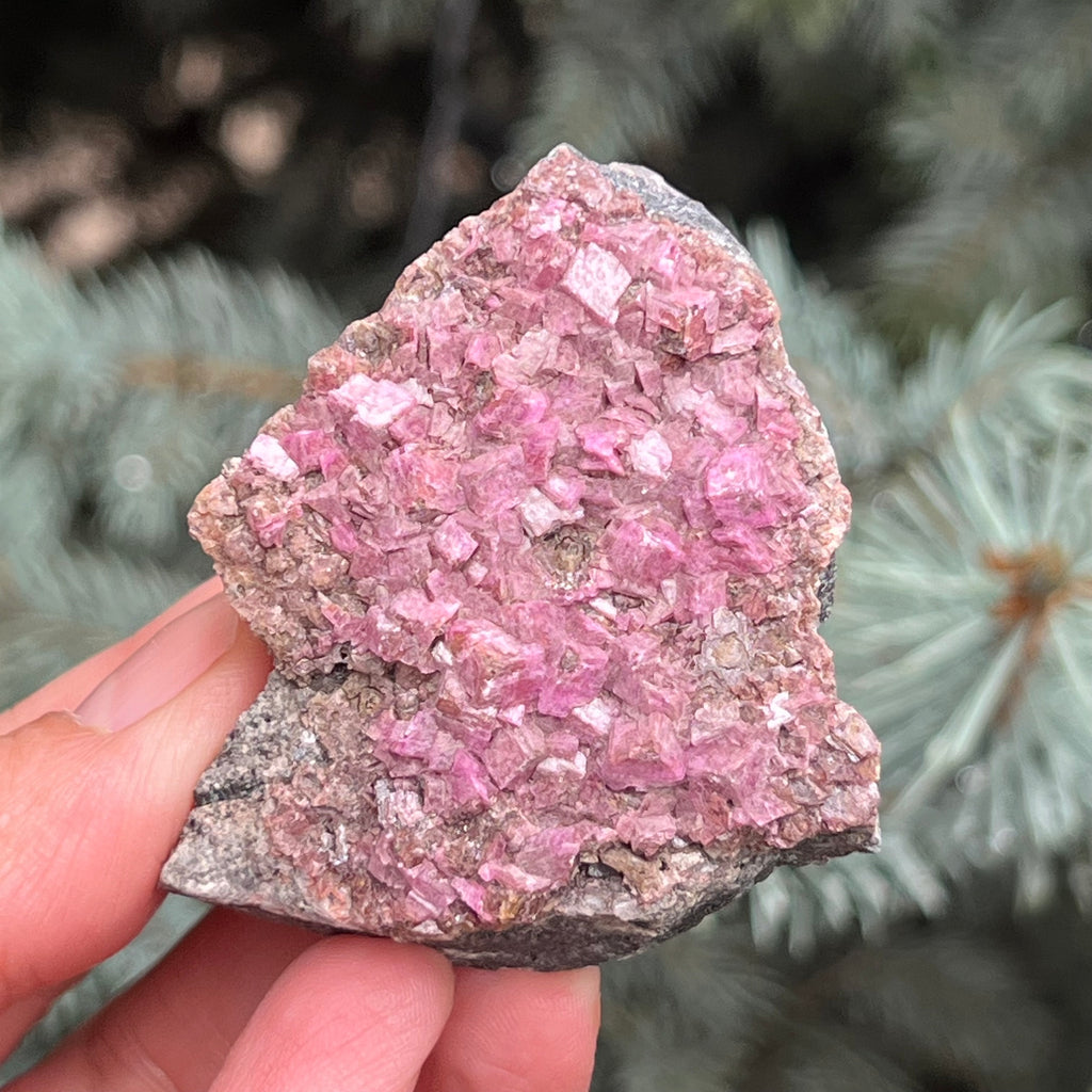 Dolomit roz Salrose insertii malachit piatra bruta m23, druzy.ro, cristale 5