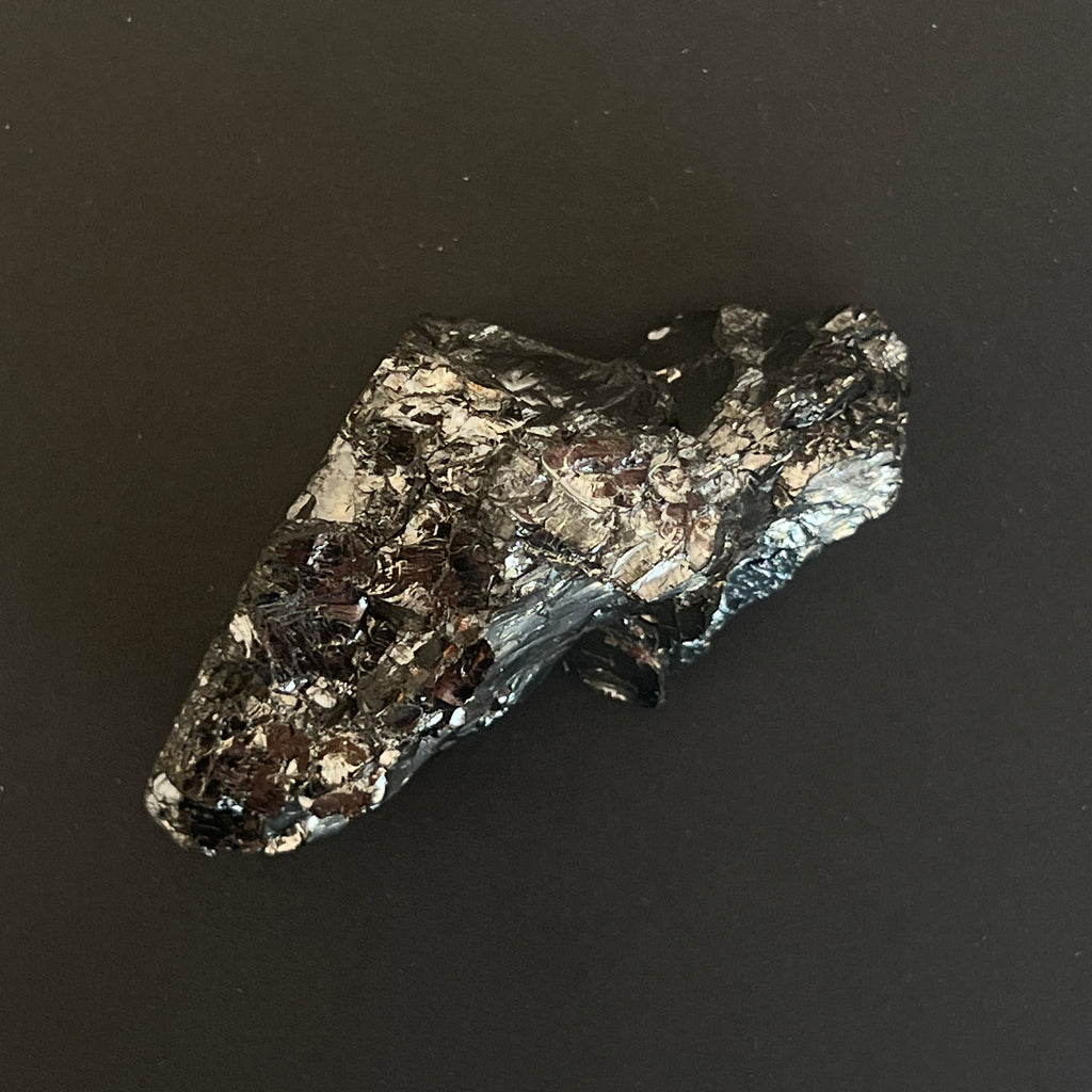 Shungit cristalizat Elite (Nobil) model 8, pietre semipretioase - druzy.ro 1 
