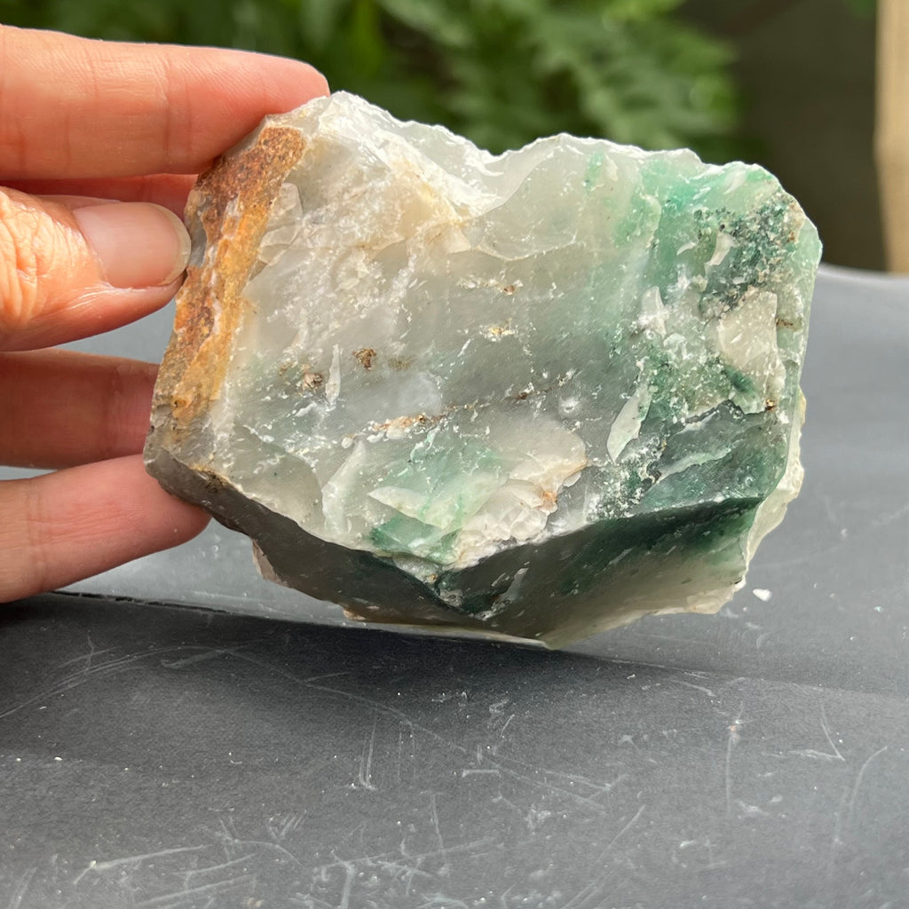 Jad verde piatra bruta model 8A, druzy.ro, pietre semipretioase 2