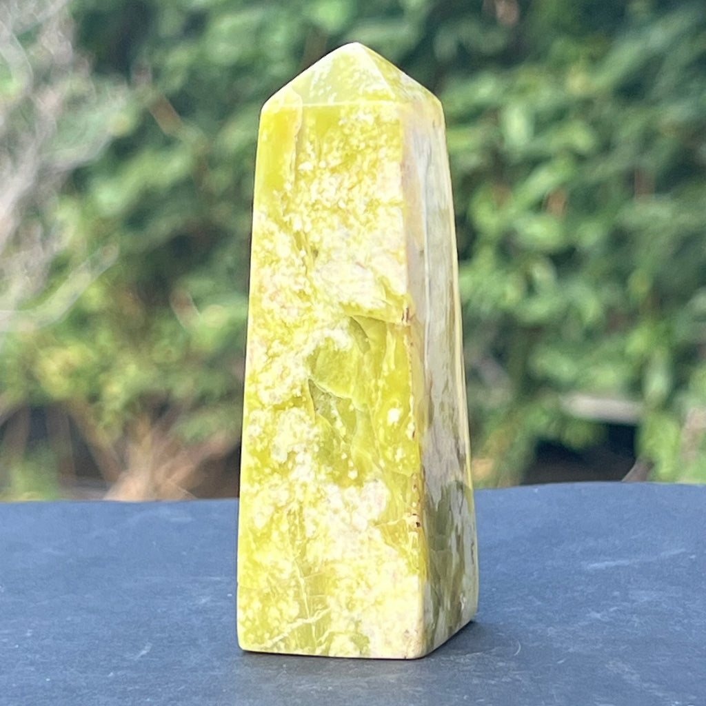 Turn/obelisc serpentin galben 8.5 cm model 4, druzy.ro, cristale 4