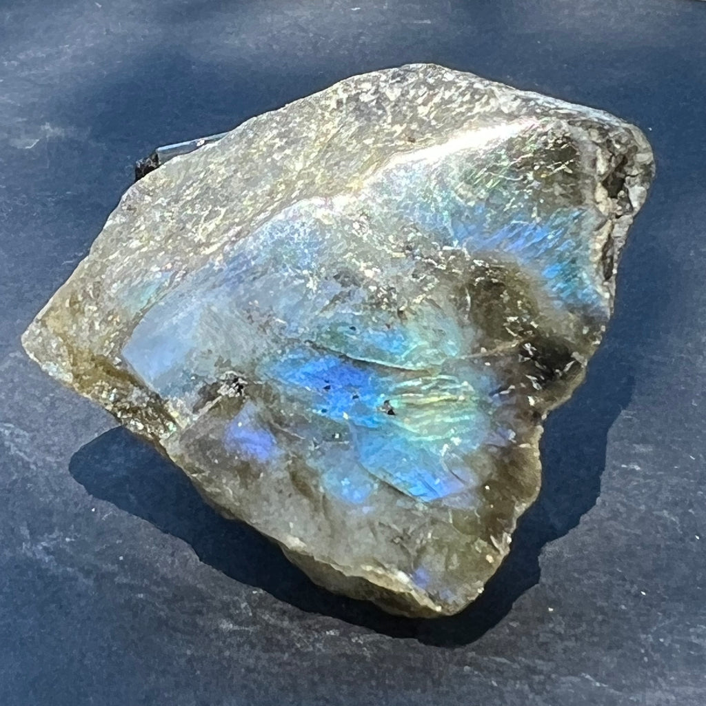 Labradorit piatra bruta polisata pe o fata m1, druzy.ro, cristale 3