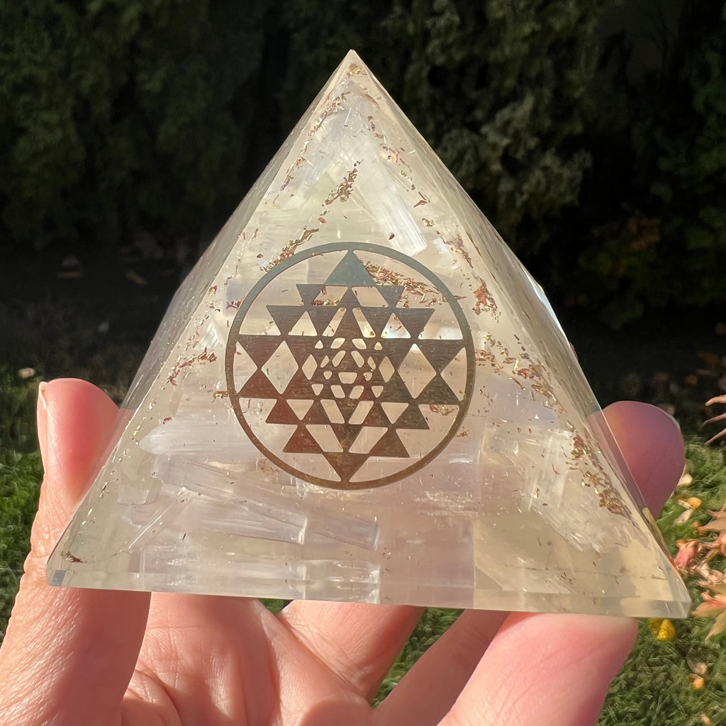 Piramida orgonit selenit 4 si 7 cm, druzy.ro, cristale 3
