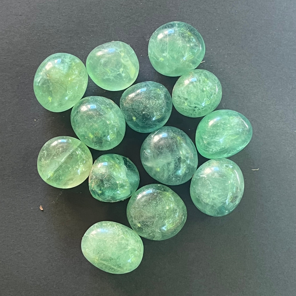 Fluorit verde AAA piatra rulata mini, druzy.ro, pietre semipretioase 3