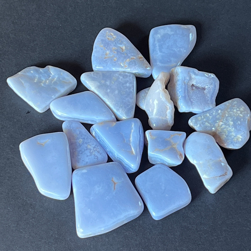Calcedonie albastra /blue lace piatra rulata L, pietre semipretioase - druzy.ro 2 