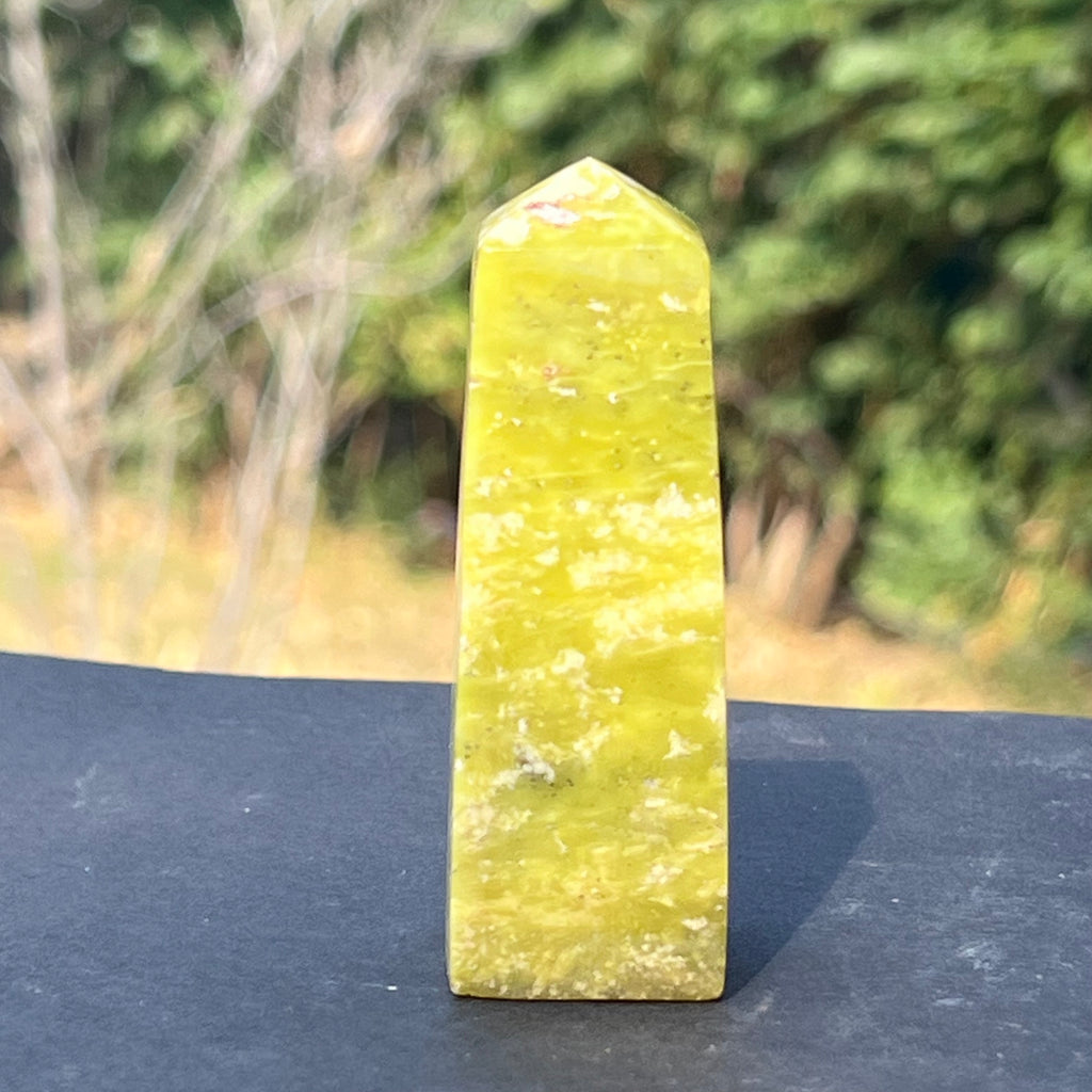 Turn/obelisc serpentin galben model 8, druzy.ro, cristale 4