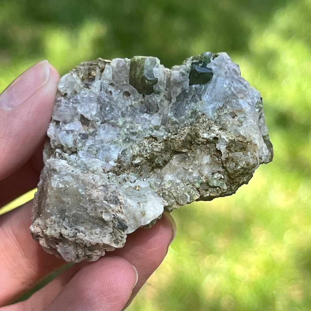 Cluster granat verde Demantoid pe matrice – specimen brut din Erongo, Namibia | Model 4, pietre semipretioase - druzy.ro 1 
