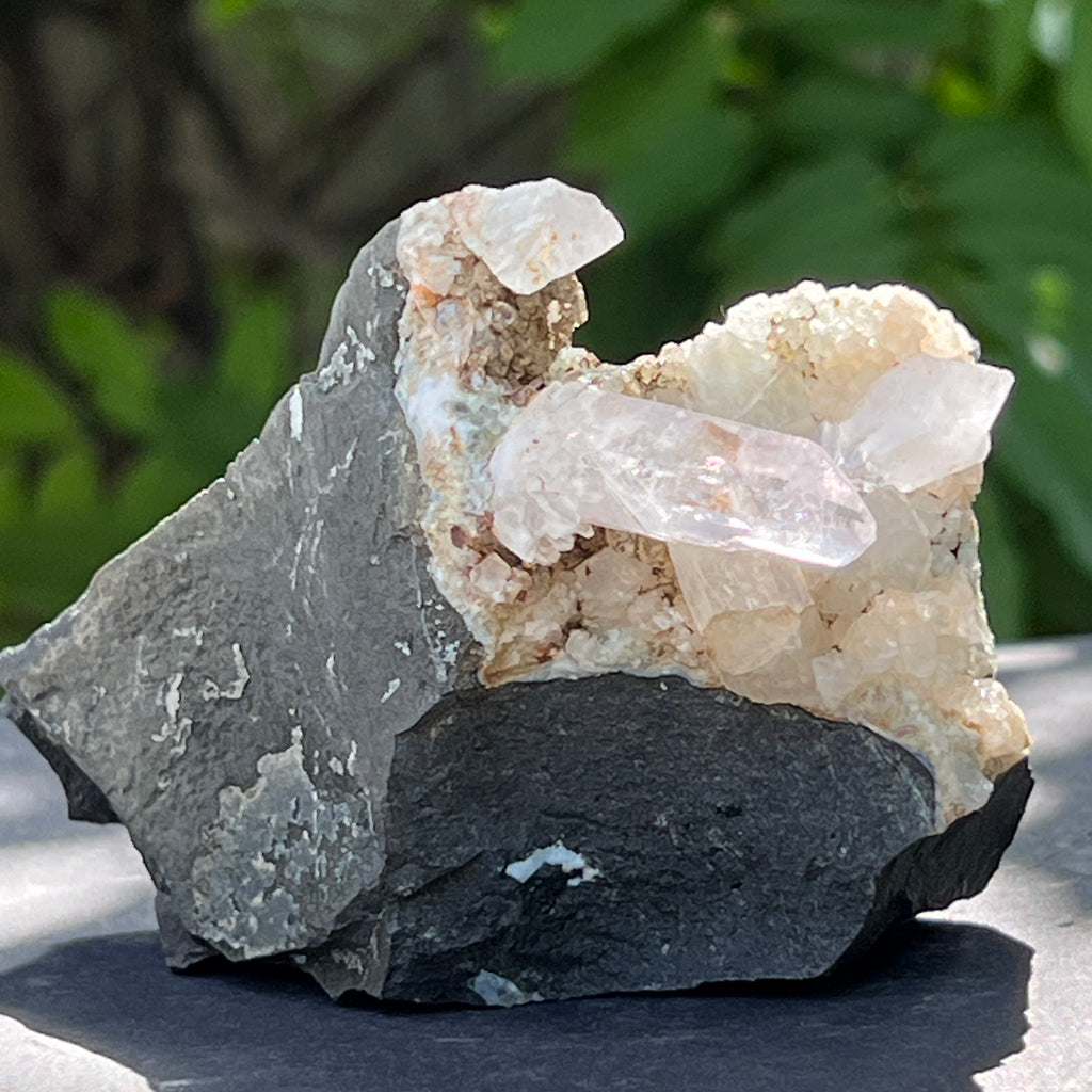 Vârf de cuarț Brandberg în matrice – cristal natural din Namibia | Model 3, pietre semipretioase - druzy.ro 2 