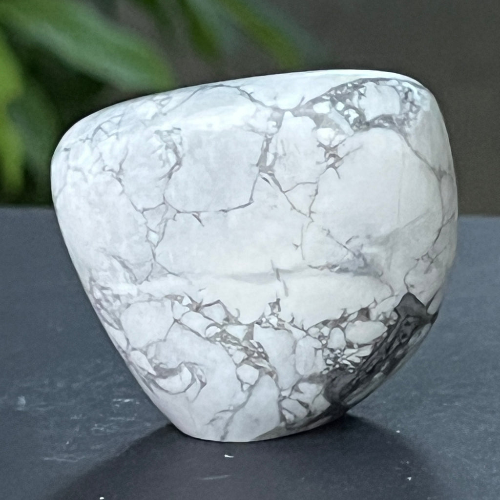 Sculptura howlit alb model 5, pietre semipretioase - druzy.ro 1 
