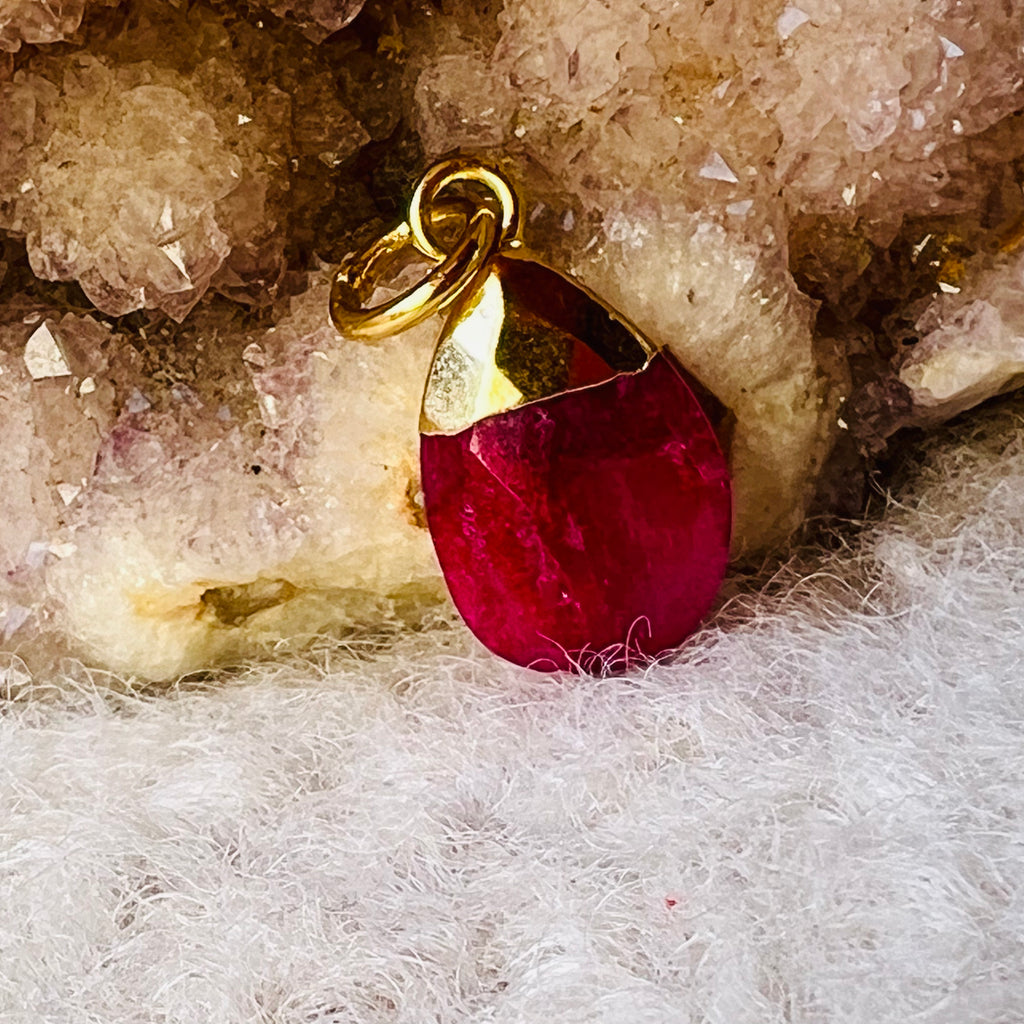 Pandantiv mini rubin 1 cm, piatra lunii iulie, birthstone, druzy.ro, cristale 1