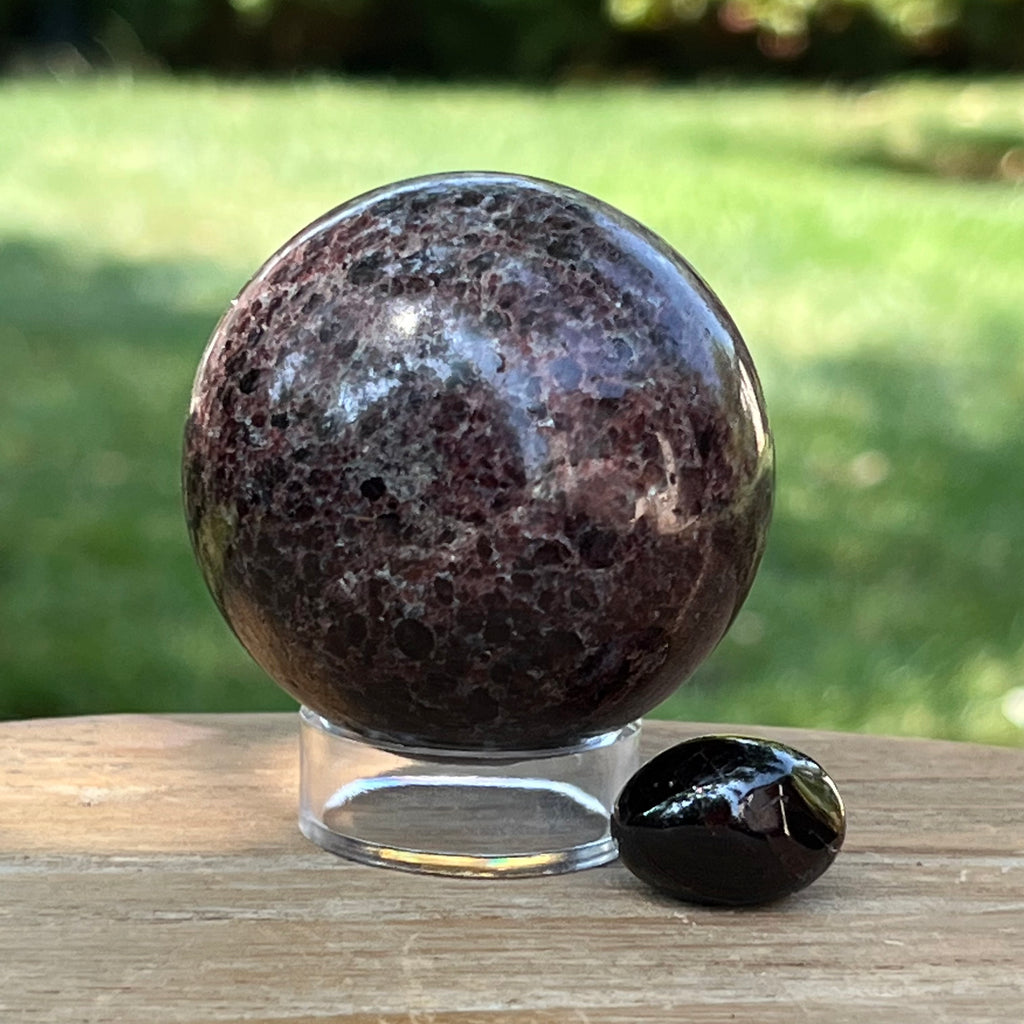 Granat rosu sfera m2, druzy.ro, cristale 1