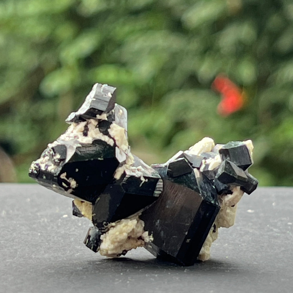 Turmalina neagra bruta m10, druzy.ro, cristale 2