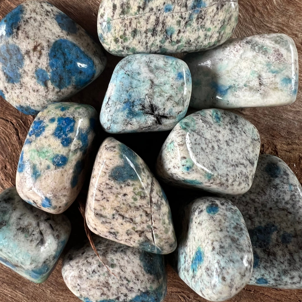 Piatra rulata  K2 Granit cu azurit 3.5 -4.5 cm, druzy.ro, cristale 1