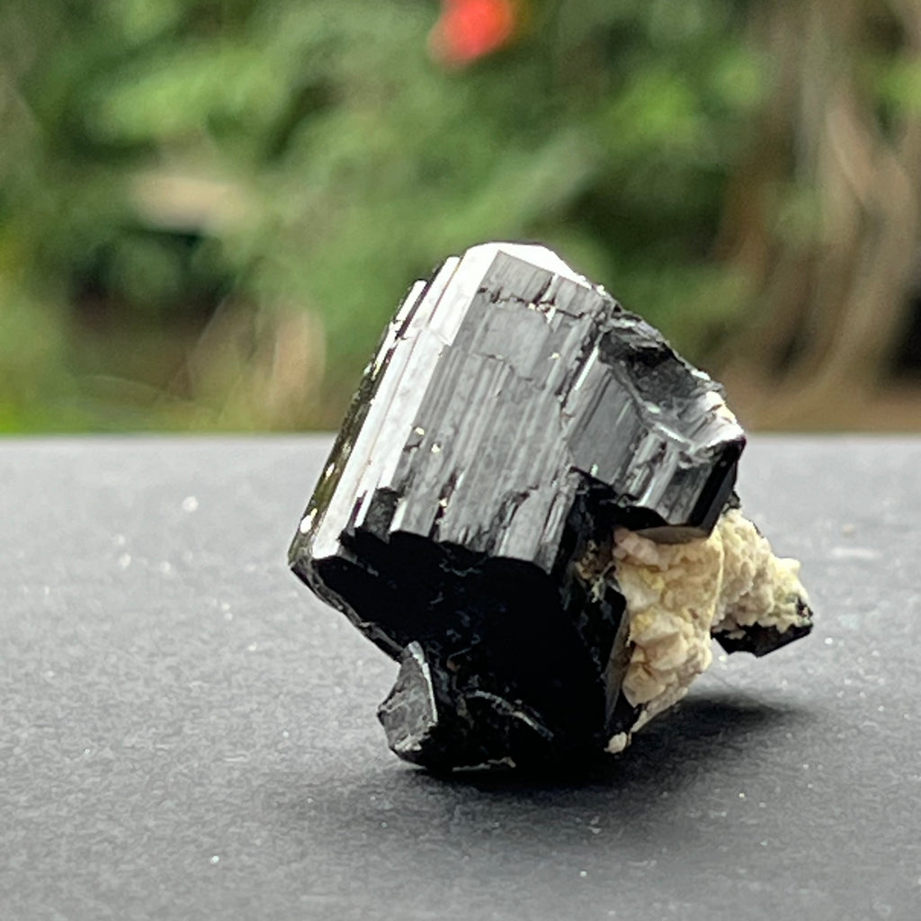 Turmalina neagra bruta m8, druzy.ro, cristale 2