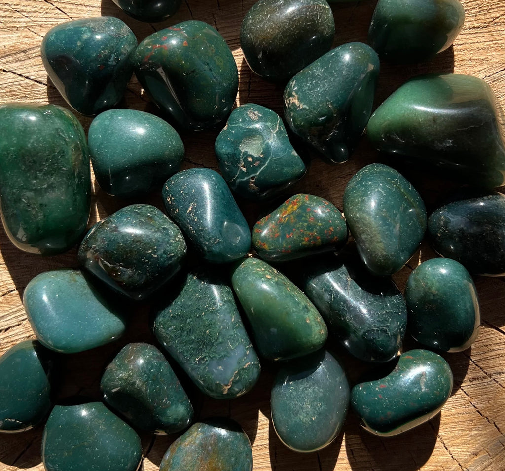 Jasp piatra sangelui verde indian - piatra rulata, druzy.ro, cristale 1
