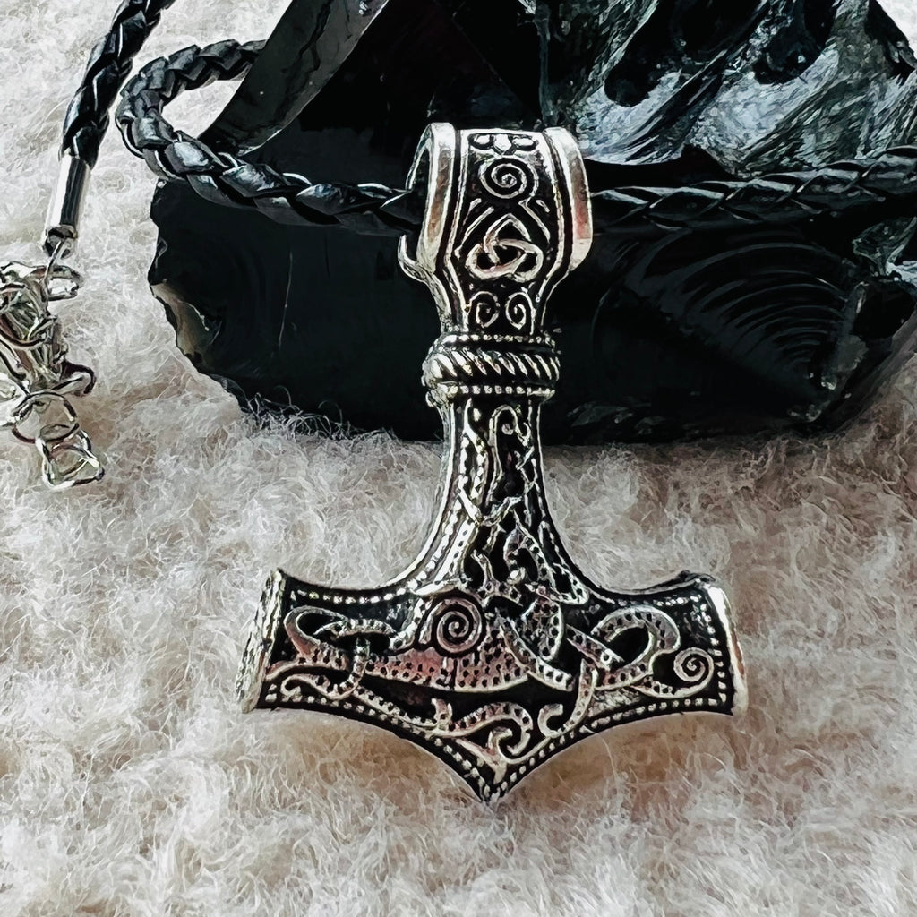 Pandantiv cu snur negru Viking, druzy.ro, cristale 2