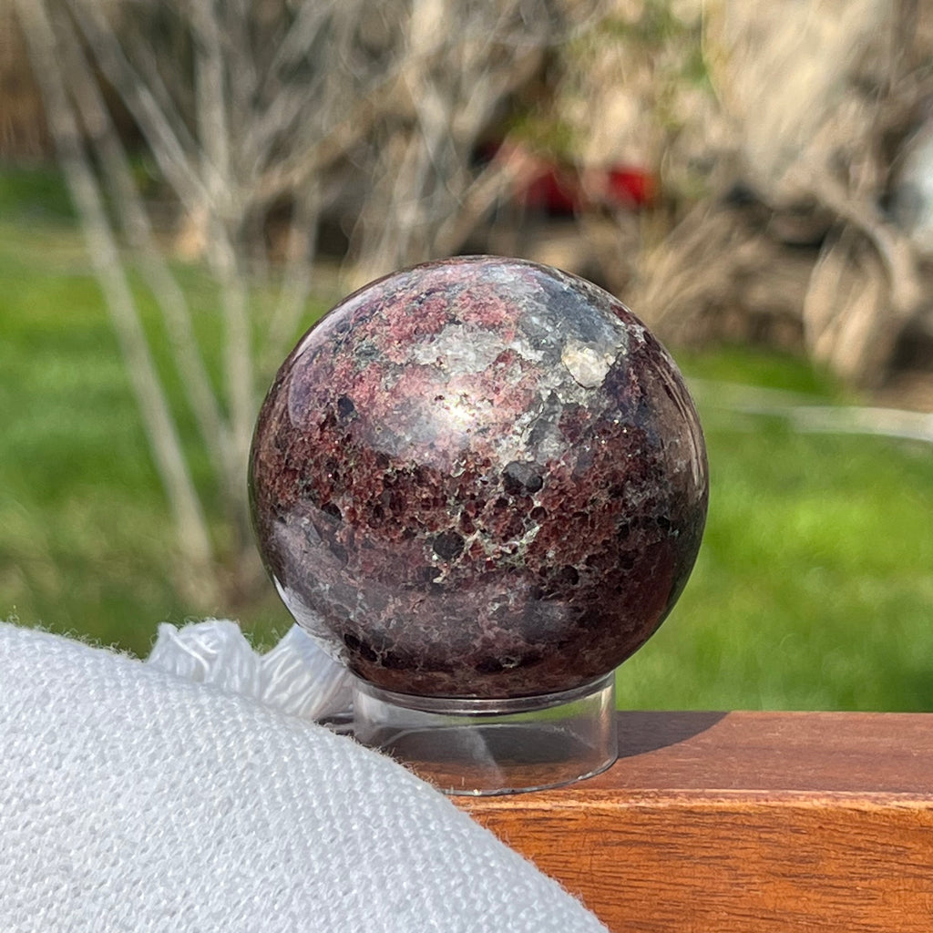 Granat rosu sfera m2, druzy.ro, cristale 3