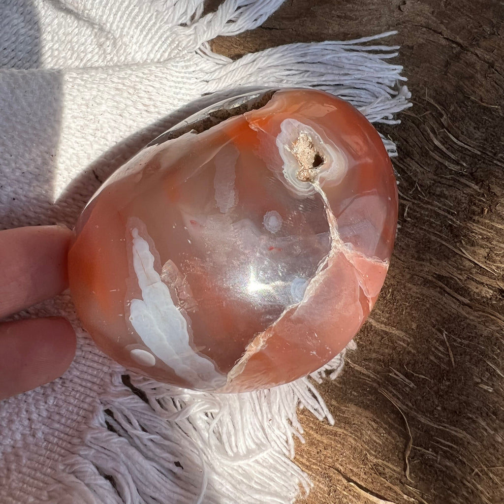 Agat rosu palm stone m1, druzy.ro, cristale 4