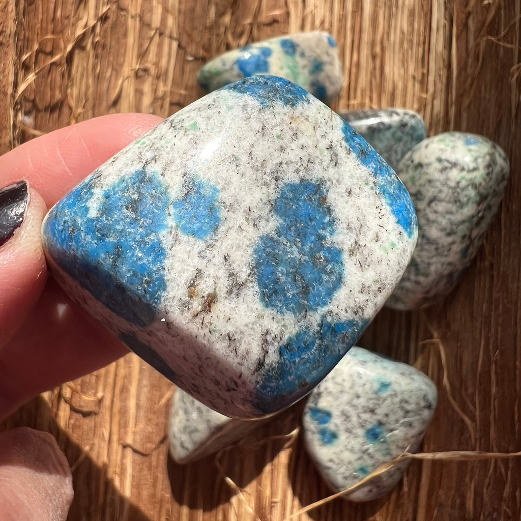 Piatra rulata  K2 Granit cu azurit 3.5 -4.5 cm, druzy.ro, cristale 9